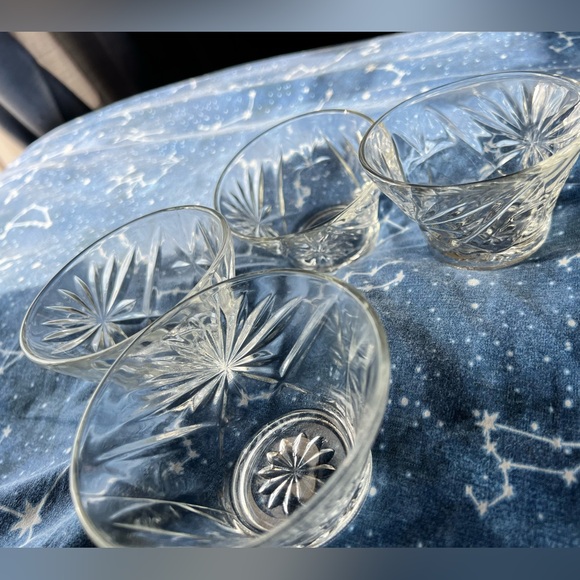 VINTAGE 4 Glass Anchor Hocking Star Custard / Ice Cream Bowls - Picture 2 of 3